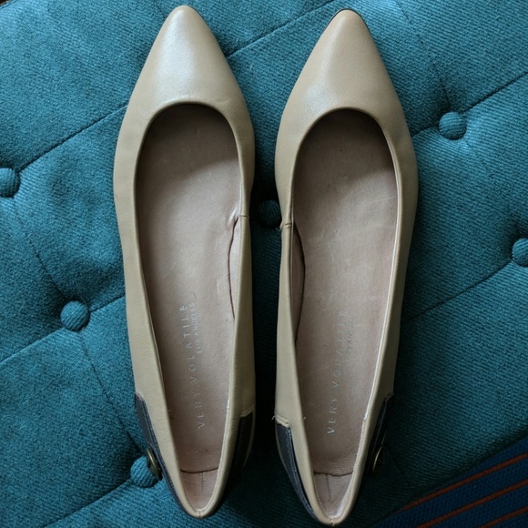 NWOT Volatile Applestar Beige Flats - Picture 2 of 5